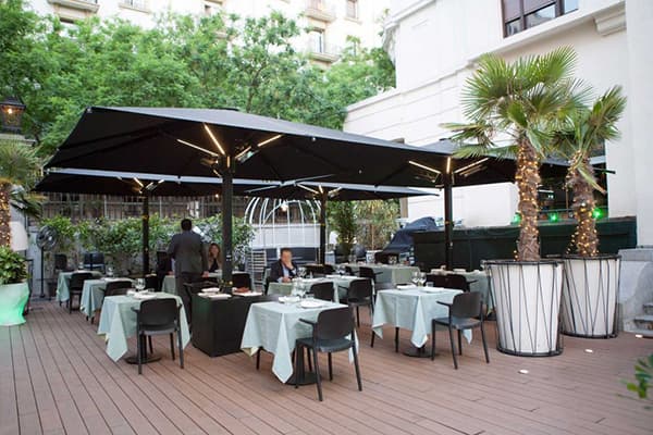 parasol-pour-terasse-restaurant-turquie